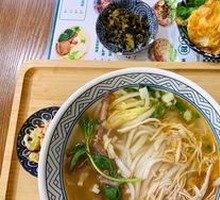 Yunnan Ham Chicken Rice Noodles