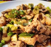 Spicy Stir-Fried Pork Leg Salad
