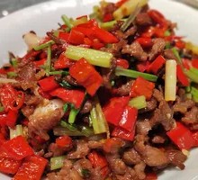 Stir-fried Beef Tenderloin with Yellow Beef