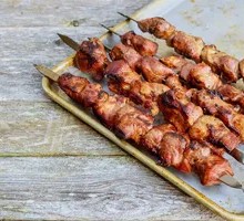 Charcoal-Grilled Lamb Skewers