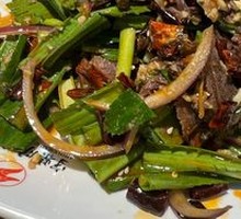 Wild Coriander and Beef Salad