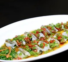 Steamed Silver Fish with Green Cucumber