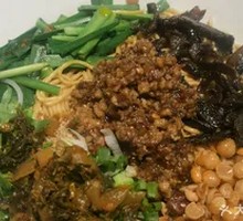 Dry Tossed Noodles with Pork Sauce