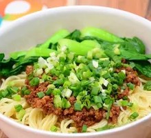 Dry Tossed Noodles with Pork Sauce