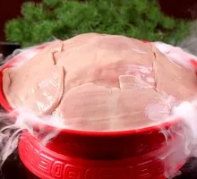 Sliced Pork Kidney with Big Knife
