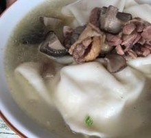Stewed Chicken with Mushroom Noodles