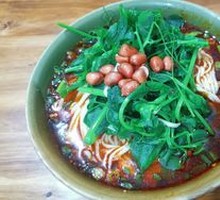 Golden Braised Pork Noodles