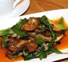 Stir-fried Pork with Garlic Shoots