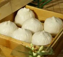 Leg Meat and Mustard Greens Steamed Bun
