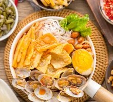 Clam and Snail Noodles