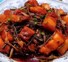Braised Pork with Dried Beans