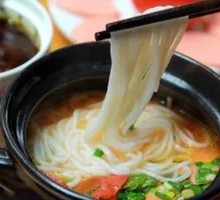 Clay Pot Chicken Offal Rice Noodles