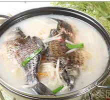 Radish Shreds Meatballs in Crucian Carp Soup
