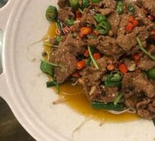 Stir-Fried Beef with Yellow Onion