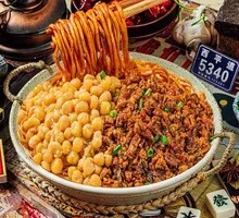Old Chengdu Pea and Pork Noodles