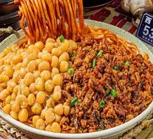 Old Chengdu Pea and Pork Noodles