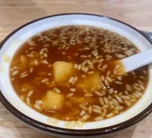 Red Soup Glutinous Rice Noodles with Fermented Rice Wine