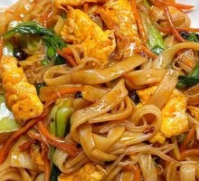 Stir-fried Rice Noodles with Shredded Pork and Egg