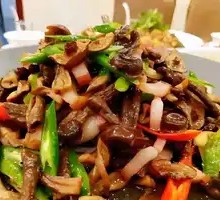 Ganoderma lucidum stir-fried with cured pork