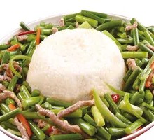 Stir-fried Beef with Garlic Shoots over Rice