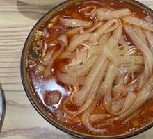 Bean Sprout Hot Pot Noodles