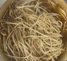 Spicy Stir-fried Mung Bean Sprouts
