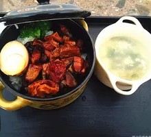 台式卤肉煲仔饭