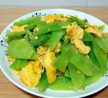 Stir-fried eggs with green bamboo shoots