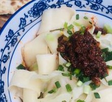 Beef Jerky Mixed with Hand-Pulled Noodles