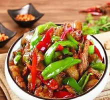 Spicy Pepper Stir-Fried Pork