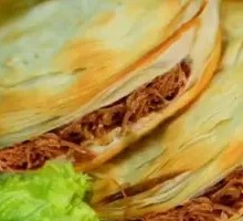 Green Pepper Braised Pork Steamed Bun