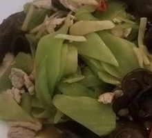 Wood Ear Mushroom and Bamboo Shoot Stir-Fry with Pork Slices