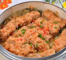 Lotus Leaf Steamed Pork Ribs with Rice Flour