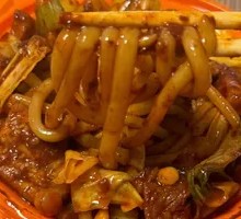 Beef Three-Style Rice Noodles with Rice Cake and Flatbread
