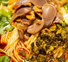 Sichuan-style Pepper Chicken Offal Noodles