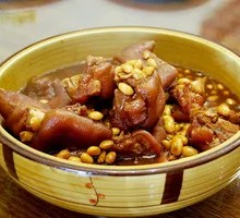 Braised Pork Trotter with Soybeans