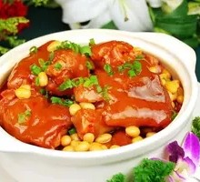 Stewed Pig Trotters with Soybeans