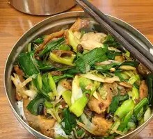 Garlic Shoots Braised Pork with Sauce