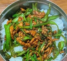 Bell Pepper and Pork Stir-fry Rice Bowl