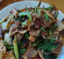 Stir-fried Pork with Garlic Shoots