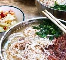 Chicken and Ham Noodles with Rice Cake