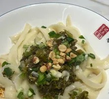Sour Cabbage and Pork Noodles