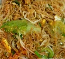 Beautiful Ham Stir-Fried Guangdong Noodles