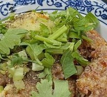 Steamed Beef in Small Buns