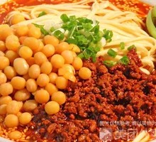 Pea and Meat Sauce Knife-Cut Noodles