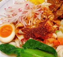 Shaanxi Sautéed Pork Noodles with Chili Oil