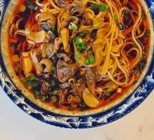 Sichuan-style Pepper Chicken Offal Noodles