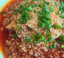 Garlic-Flavored Pork Salad