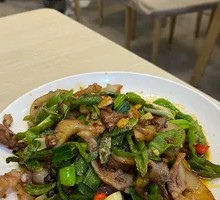 Stir-Fried Bell Pepper with Pork Tongue
