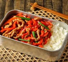 Sweet Pepper and Pork Rice Bowl